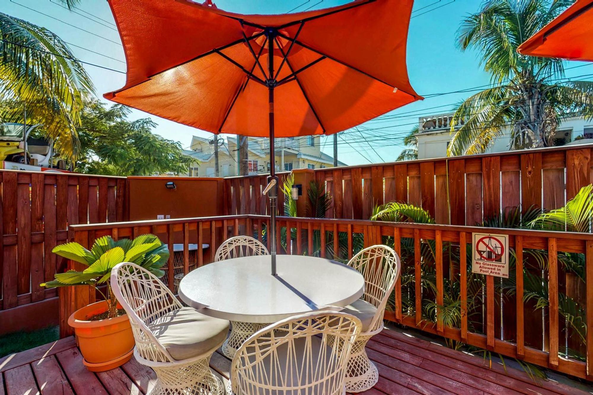 Hummingbird Home Suites San Pedro  Room photo